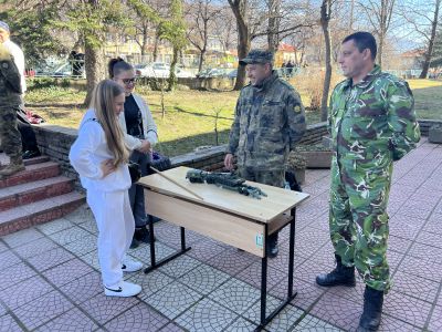 "Бъди един от нас" 4